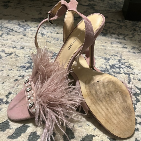 IVANKA TRUMP 9M HEELS W FUR - Picture 1 of 6